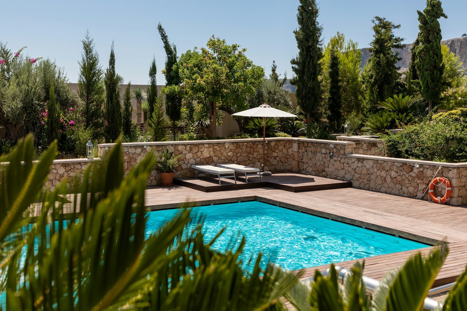 Luxury Swimming Pool Dubai Villa