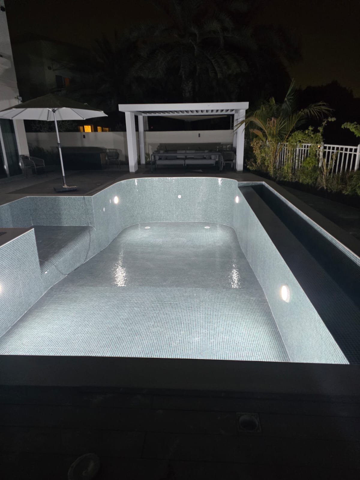 Emirates Hills Pool and Spa
