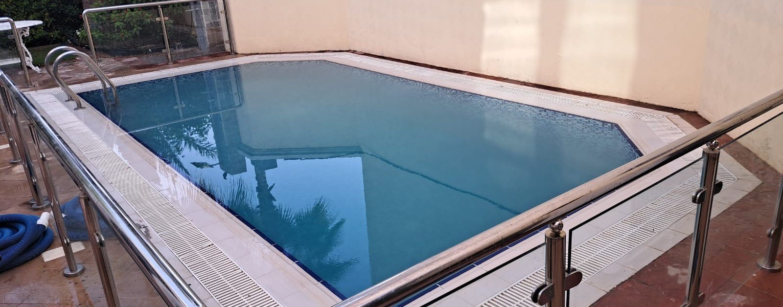 Emirates Hills Luxury Pool